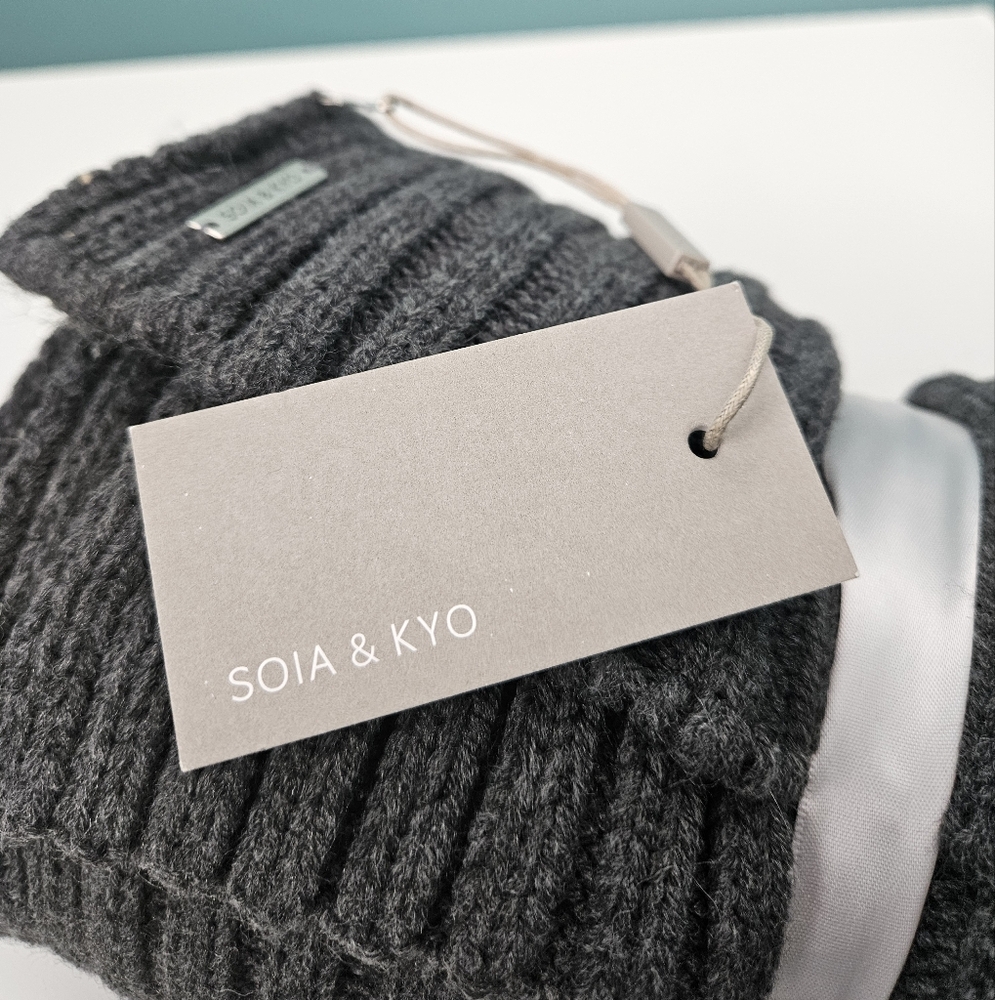 NWT SOIA & KYO Scarf